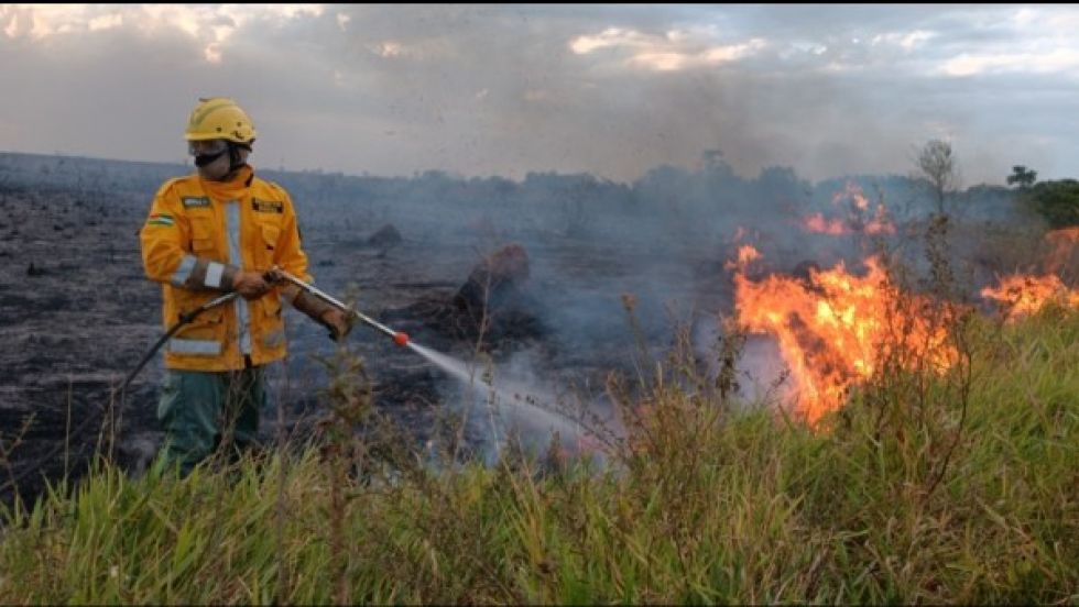 Sequía: Viceministro advierte que el país no está en condiciones de gastar agua en sofocar incendios