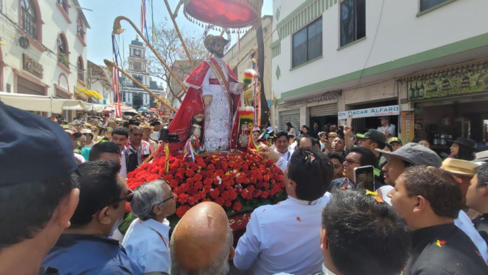 Feligreses saludan al santo
