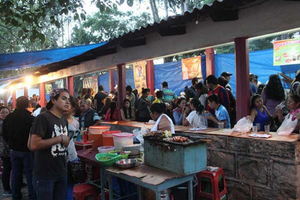 Tarija: Intendencia realiza control de limpieza del patio de comidas en el puente San Martín