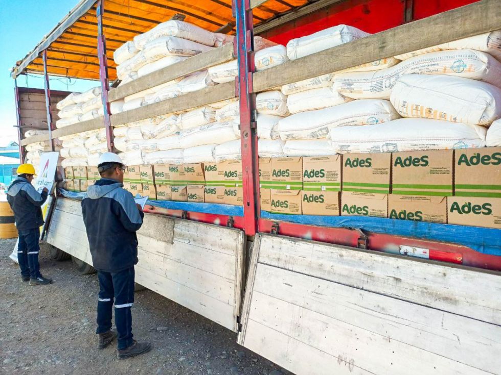 Encuentran en Villazón 29 toneladas de harina, arroz y jugos vencidos