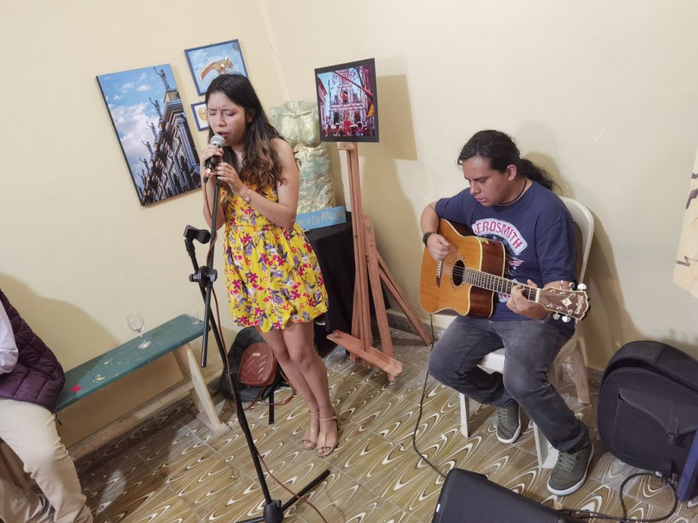 Amenas interpretaciones de Kimberly Arias y Juan Pablo Orellana