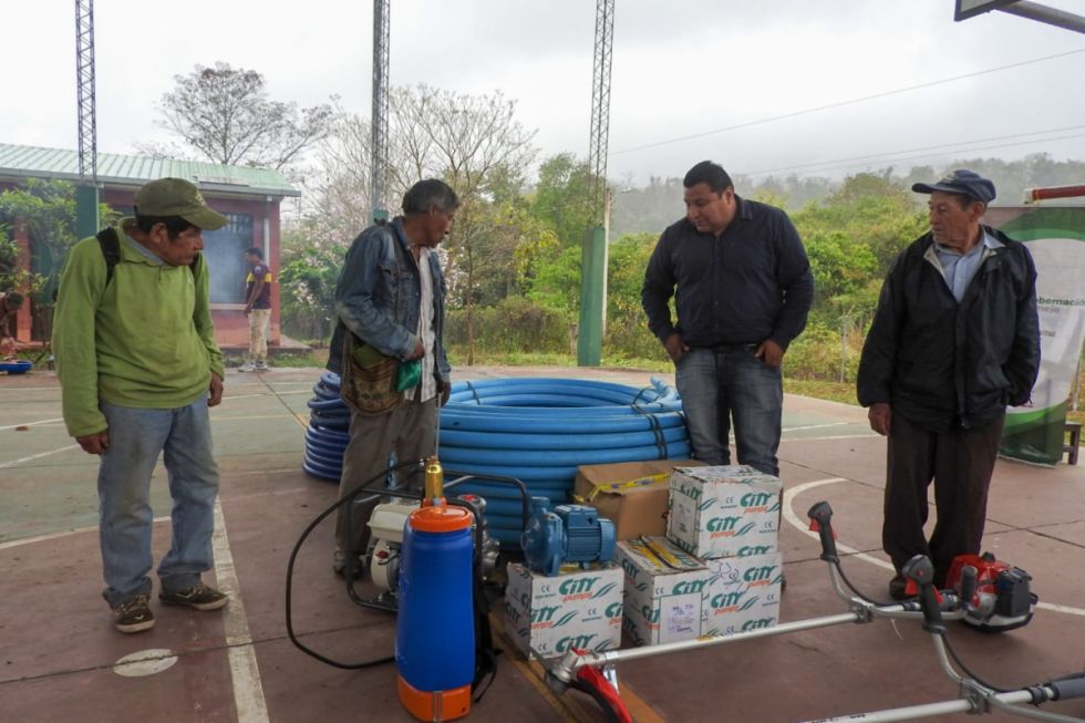 Gobernación realiza entrega del PROSOL a la comunidad Cañadón Buena Vista- Bermejo
