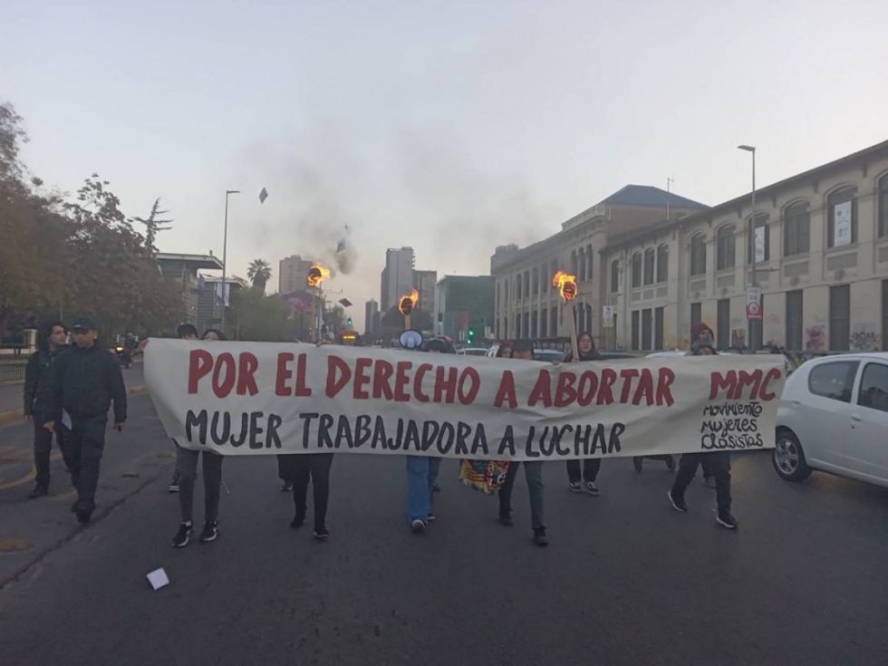 Chilenas marchan por la despenalización del aborto