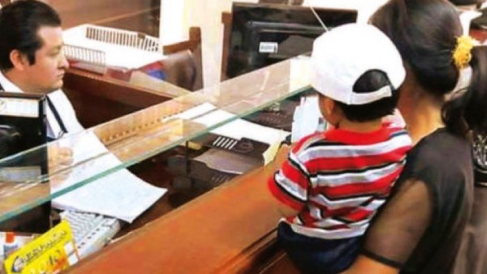 Denuncian que policías cobran hasta 10% por apremio en casos de asistencia familiar