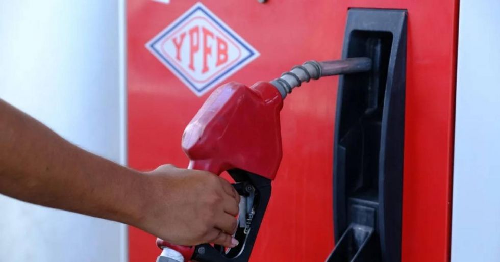 Evo denuncia corte de combustibles en el trópico y YPFB lo desmiente y asegura normal abastecimiento