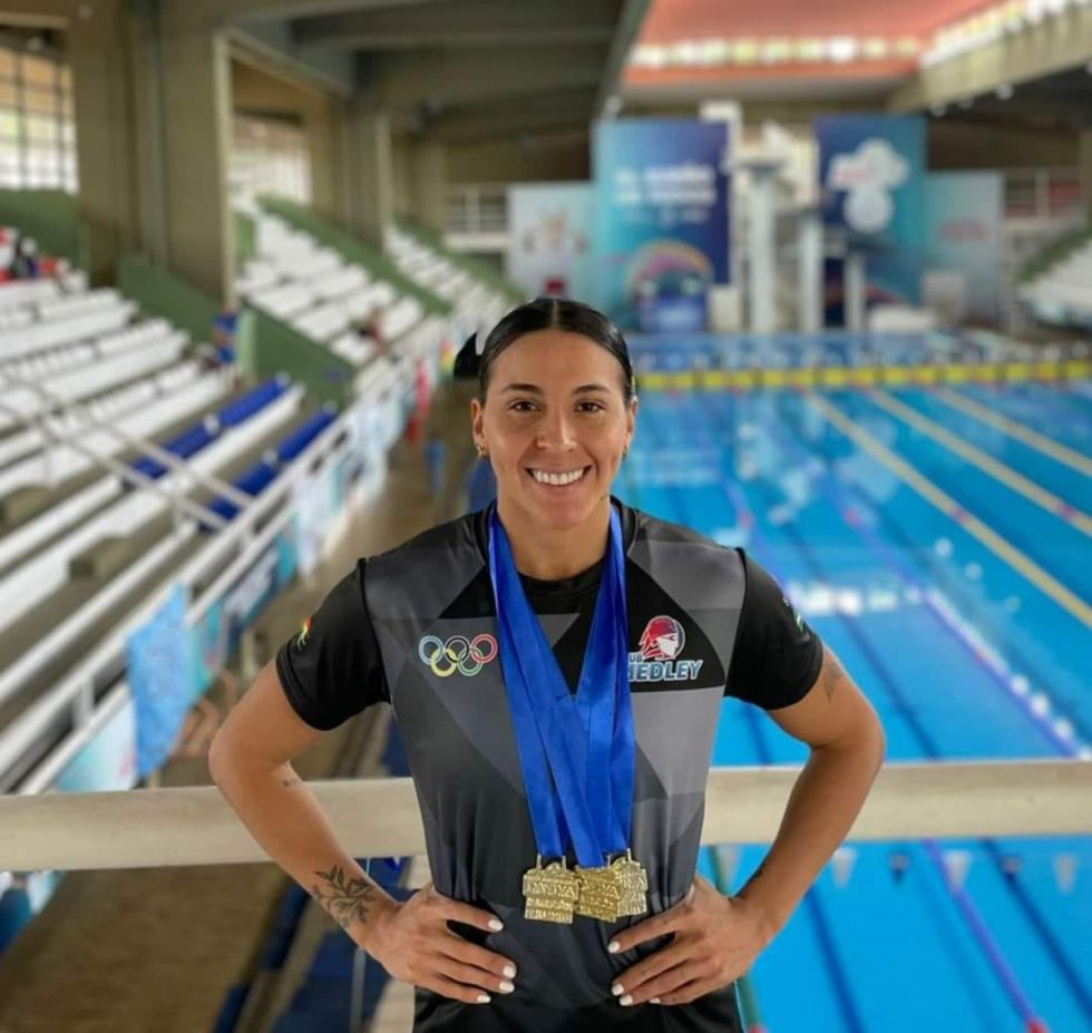 La sirena boliviana María José Ribera gana 3 medallas de oro en el torneo CDDS en Paraguay