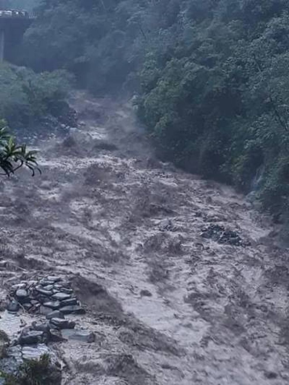 Un río se desborda y afecta a 32 familias de una comunidad de La Paz