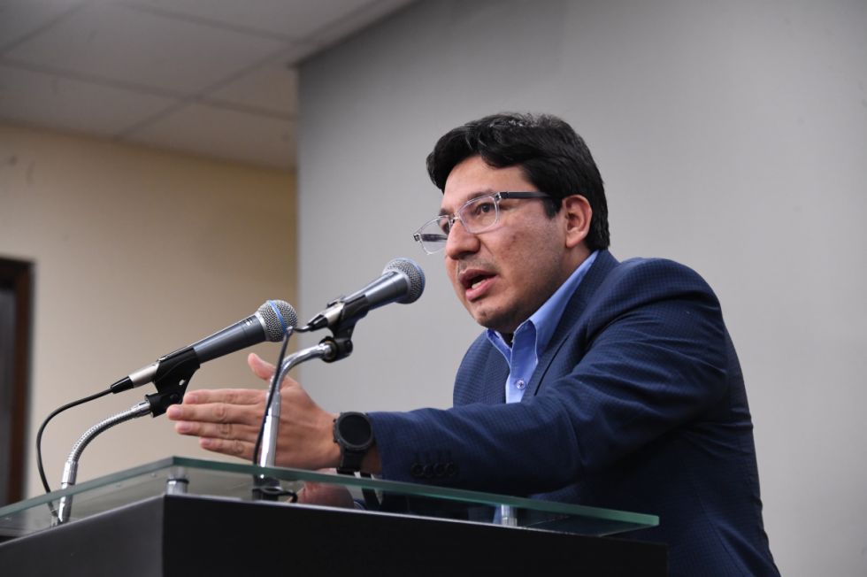 Ministro admite que la  provisión de gas en Bolivia está en riesgo