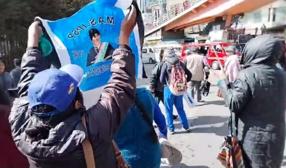 La violencia asoma el cabildo del 17 de octubre; arcistas y evistas se amenazan y se denuncian