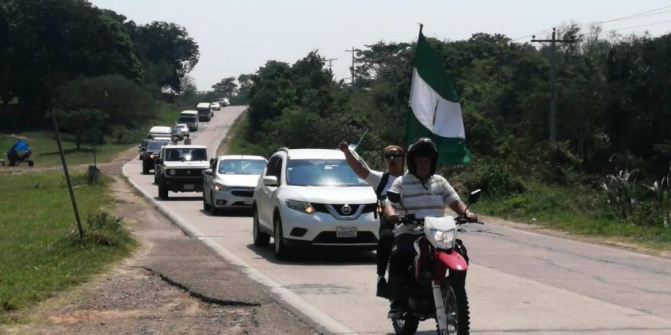 Autoridades y ciudadanos autoconvocados conforman caravana en defensa de acuíferos en Güendá -Urubó