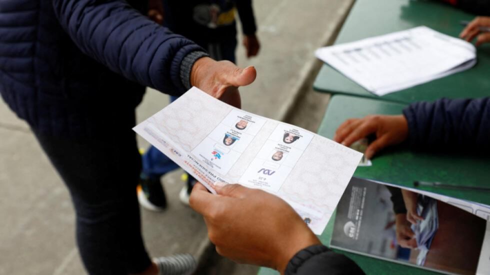 Ecuador: Concluye escrutinio en las 24 provincias