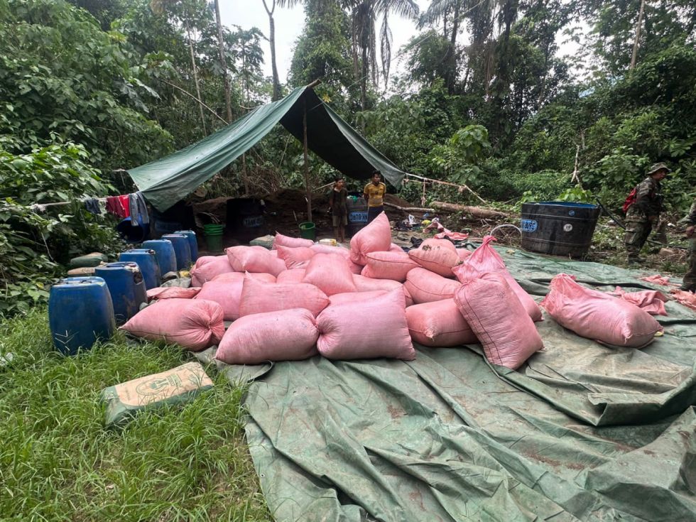 Destruyen dos fábricas de droga en el Chapare