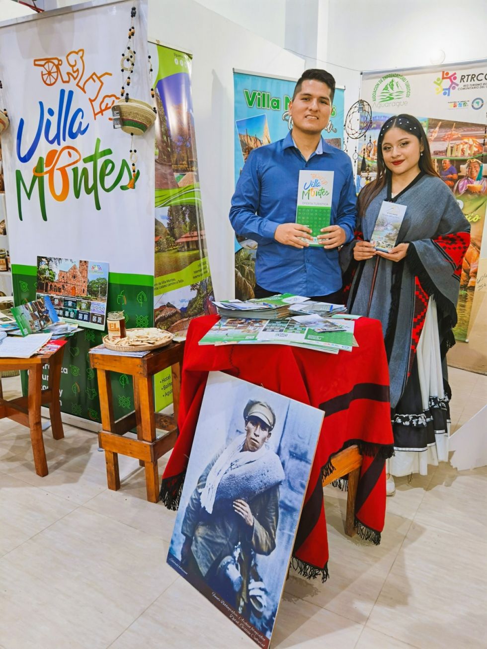 Angie Gallardo y Jhonny Gutiérrez de la Plataforma de Turismo de Villa Montes