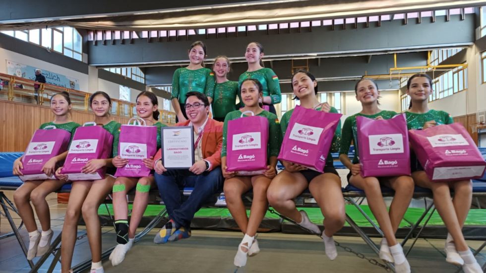 Delegación boliviana de gimnasia de trampolín se prepara para brillar en el Campeonato Mundial en Inglaterra