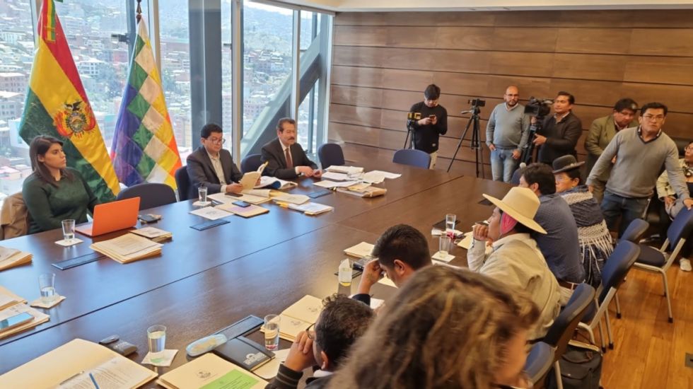 Legisladores se ‘empantanan’ ante la decisión de darle o no el juicio de responsabilidades a Añez