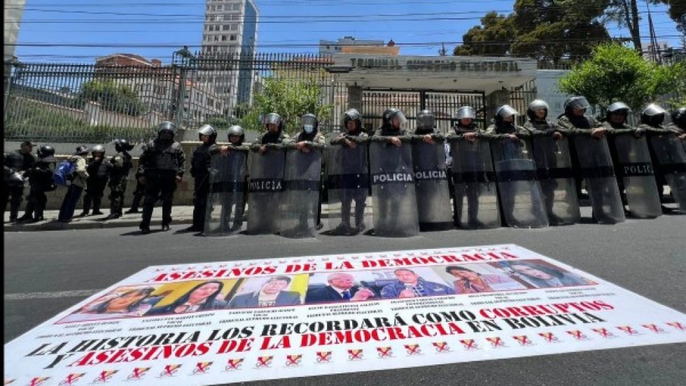 Evistas marcharán este lunes en La Paz en defensa del congreso del MAS anulado por el TSE Evistas marcharán este lunes en La Paz en defensa del congreso del MAS anulado por el TSE