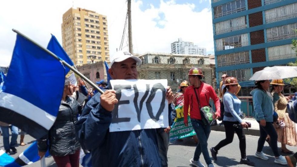 Marcha del MAS “evista” amenaza con acortar el mandato del gobierno de Arce mediante revocatorio