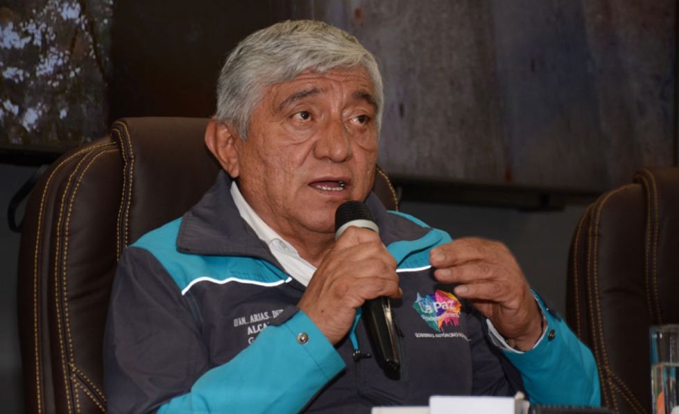 Alarmado por las reservas de agua, Arias plantea racionamiento en las noches para La Paz