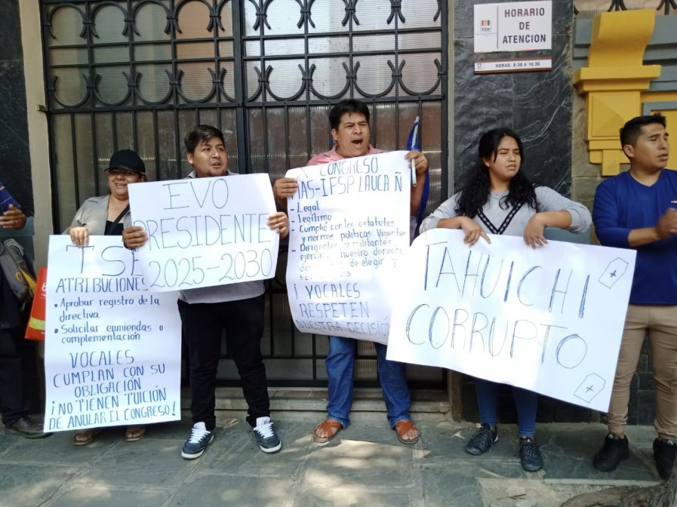 Organizaciones evistas toman oficinas del TED Tarija