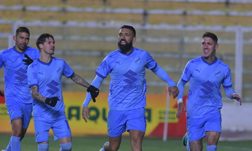 Bolívar sigue en combate  tras golear a Independiente