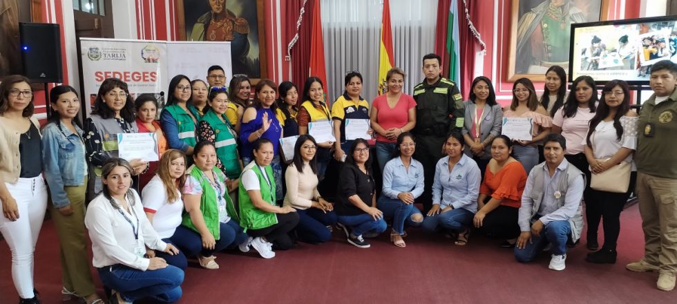 Gobernación ejecuta políticas de prevención de violencia contra la mujer en los 11 municipios de Tarija