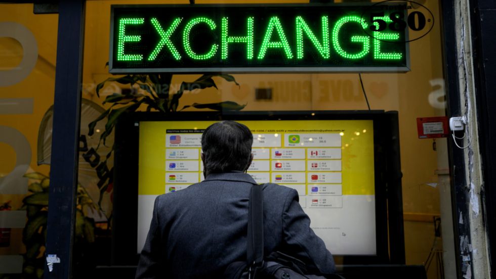 El dólar oficial vuelve a subir en Argentina