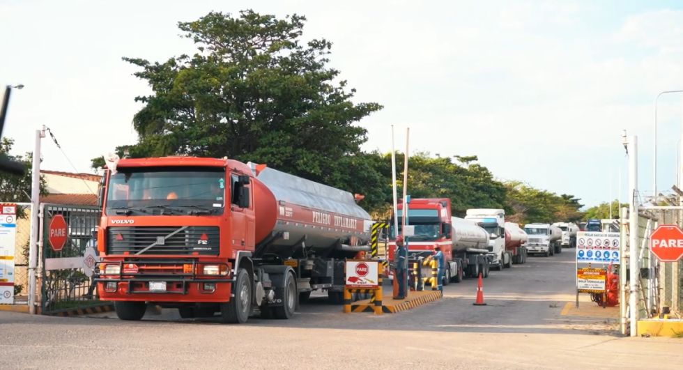 YPFB compromete abastecimiento de diésel