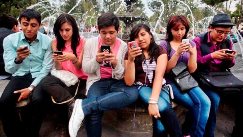 “El niño debe saber  que su primer celular  no es un regalo”