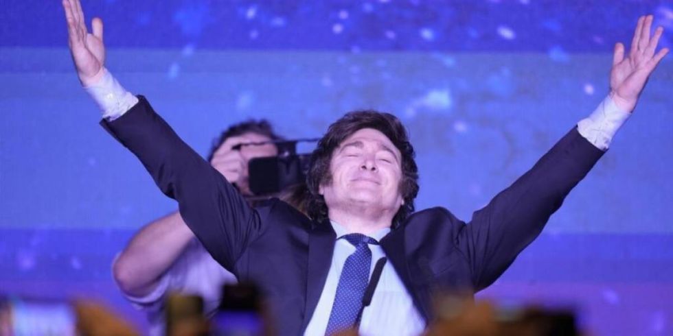 Felicitaciones y pedidos de reflexión, las primeras reacciones en Bolivia a la victoria de Milei 