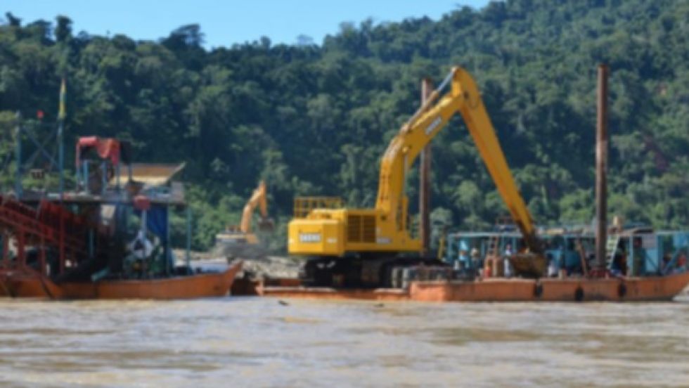 Expansión de minería aurífera somete a la Amazonía