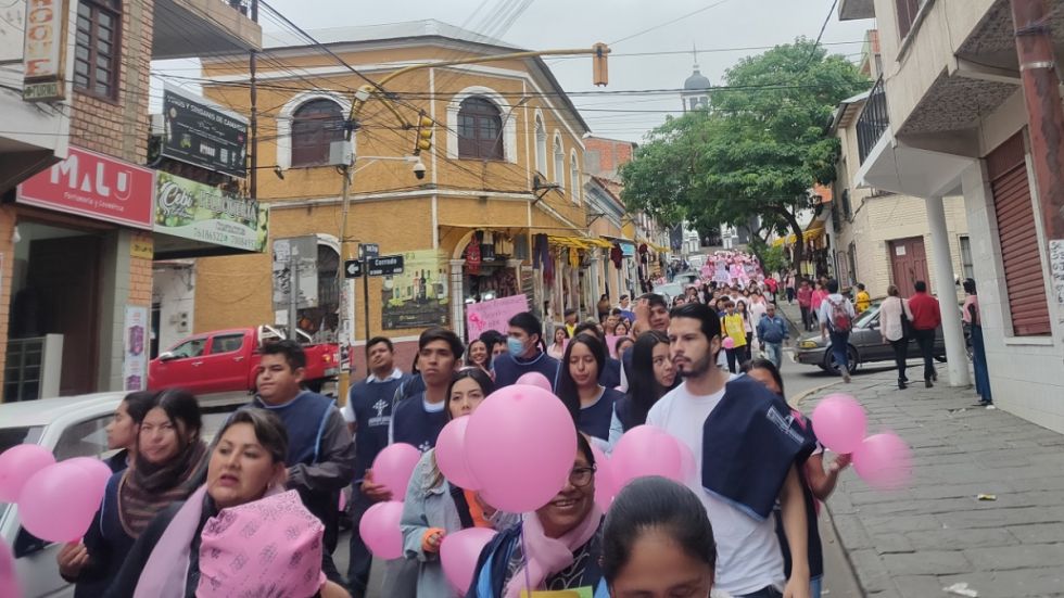 Marcha por la Conciencia sobre el Cáncer de mama en Tarija