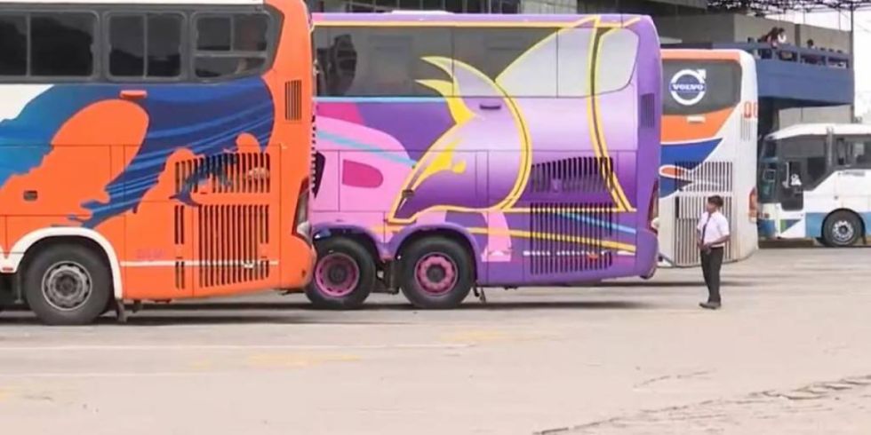 Propietarios de buses retenidos por hallazgo de droga piden devolución de motorizados al no tener vínculos