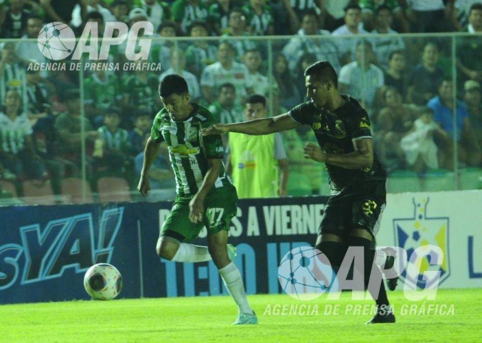 Oriente Petrolero gana y sale del descenso directo 