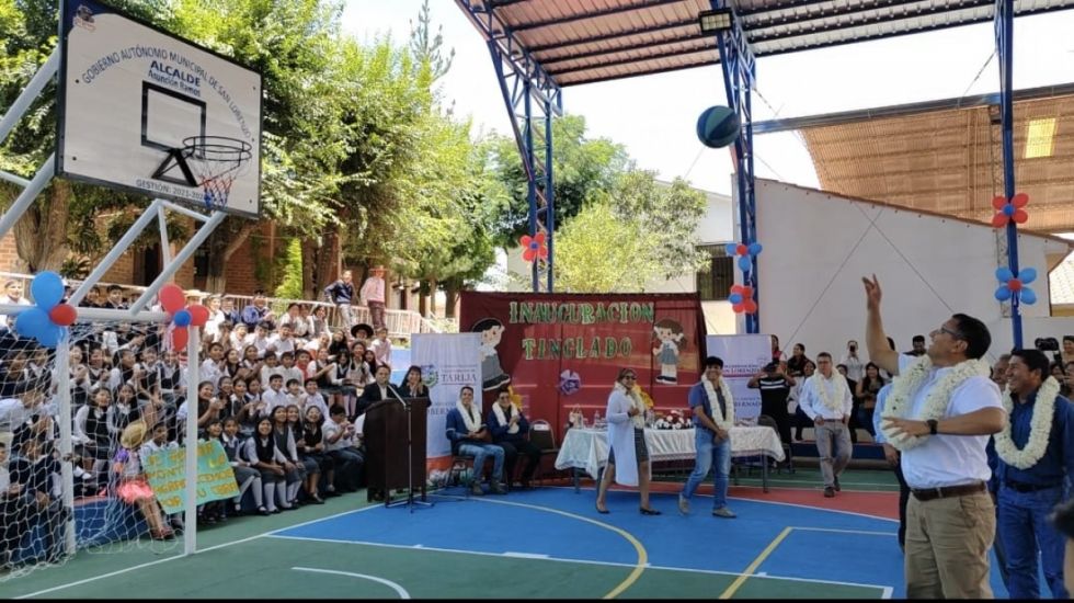 Gobernador entregó un tinglado y polideportivo a la Unidad Educativa Eustaquio Méndez de San Lorenzo