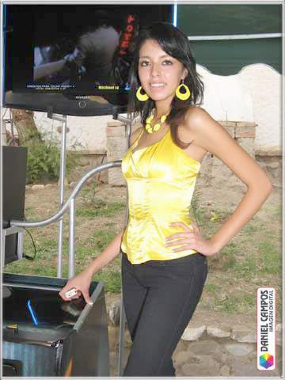 Gabriela Alejandra Veliz, azafata de ROKA BOX