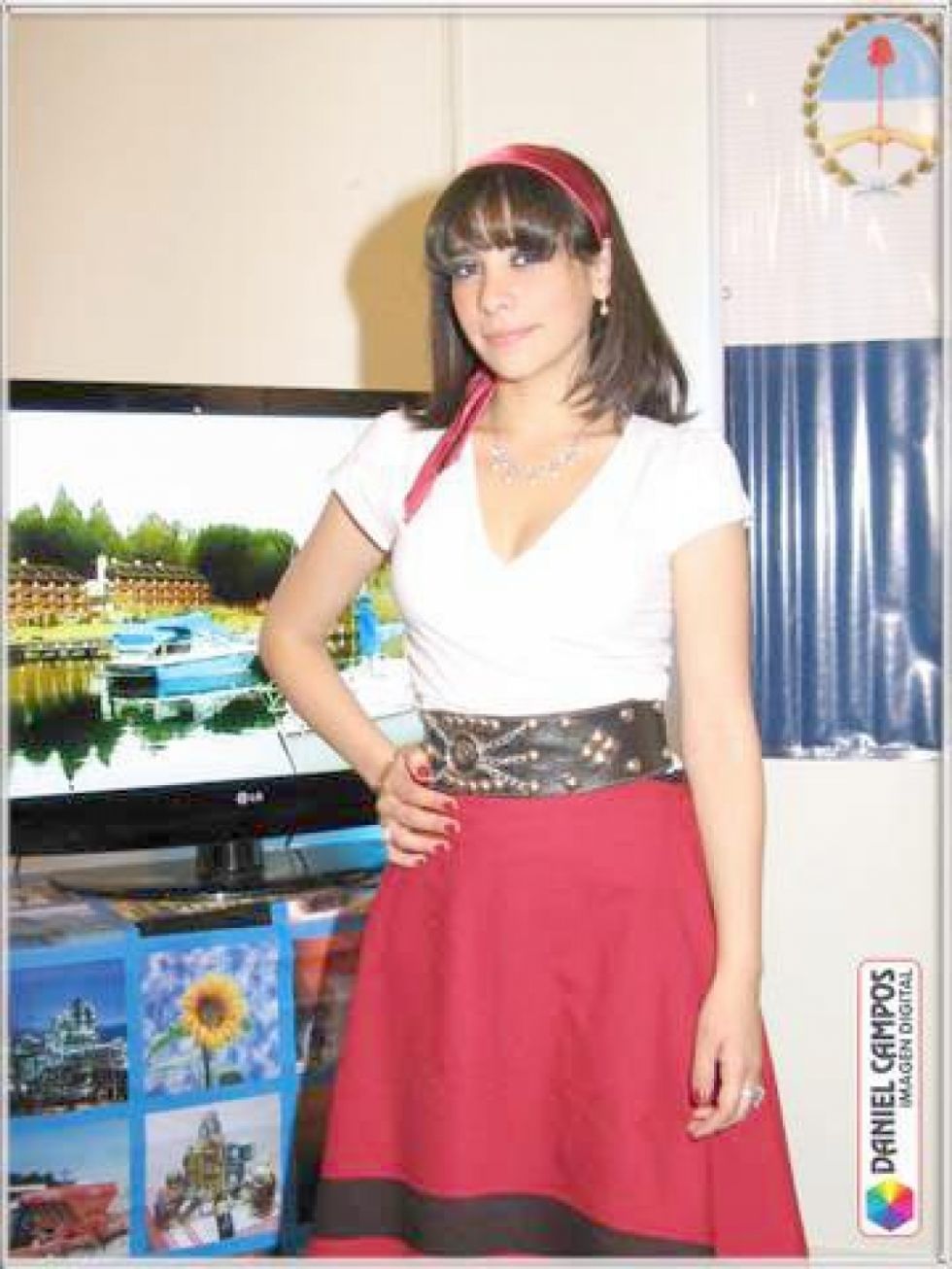 Mariana Aramayo, azafata del Consulado Argentino