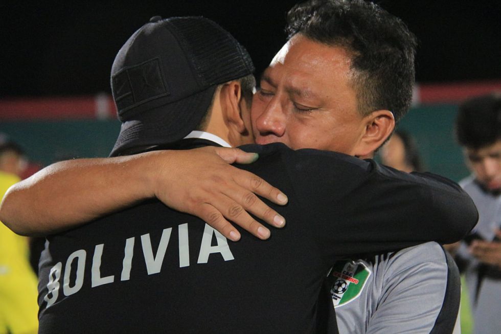 Emotivos momentos se vivió e n la grada del  IV Centenario.