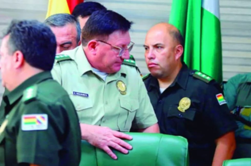 El Senado pide a Arce que retire a Holguín de la lista de aspirantes a general