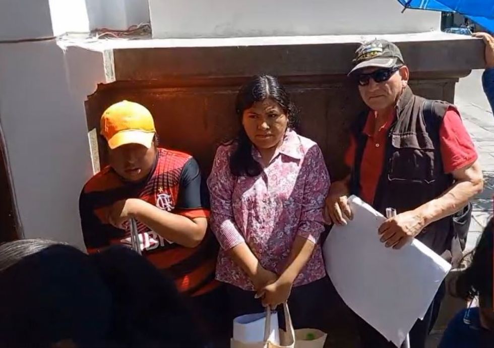 No videntes protestan en puertas de la Gobernación de Tarija por recorte presupuestario