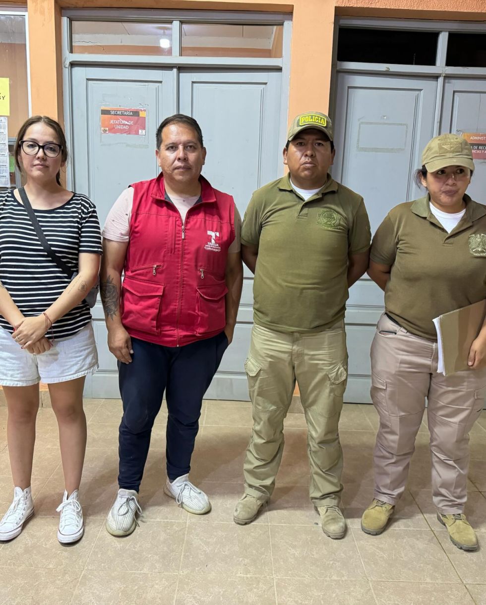 La Diputada junto al personal de Pofoma y el director de Zoonosis 