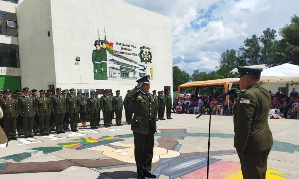 Tarija: La Policía impone grados a jefes, oficiales y sargentos