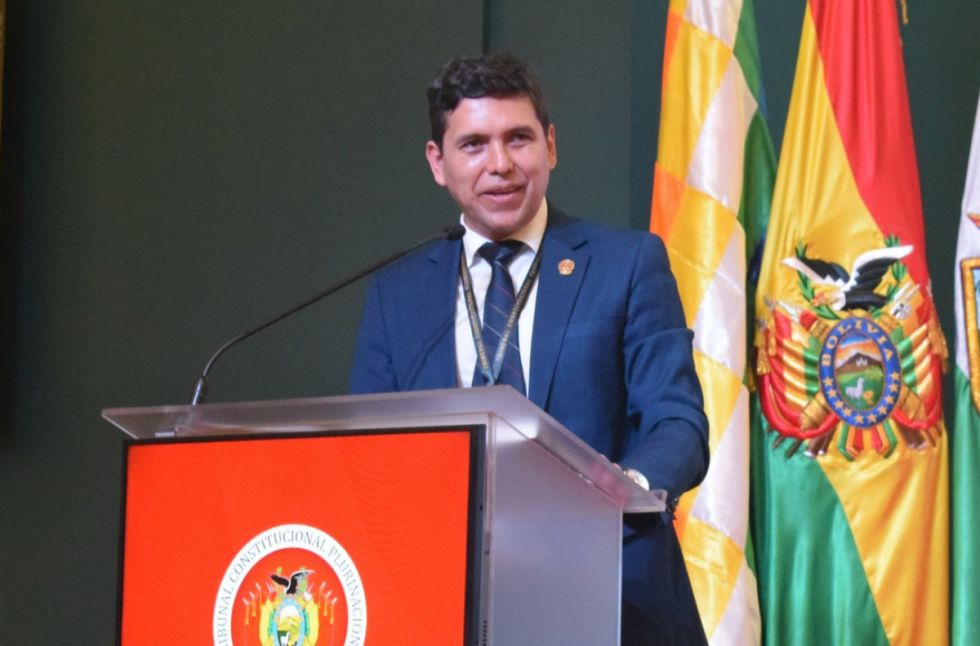 Renuncia un magistrado que defiende la prórroga