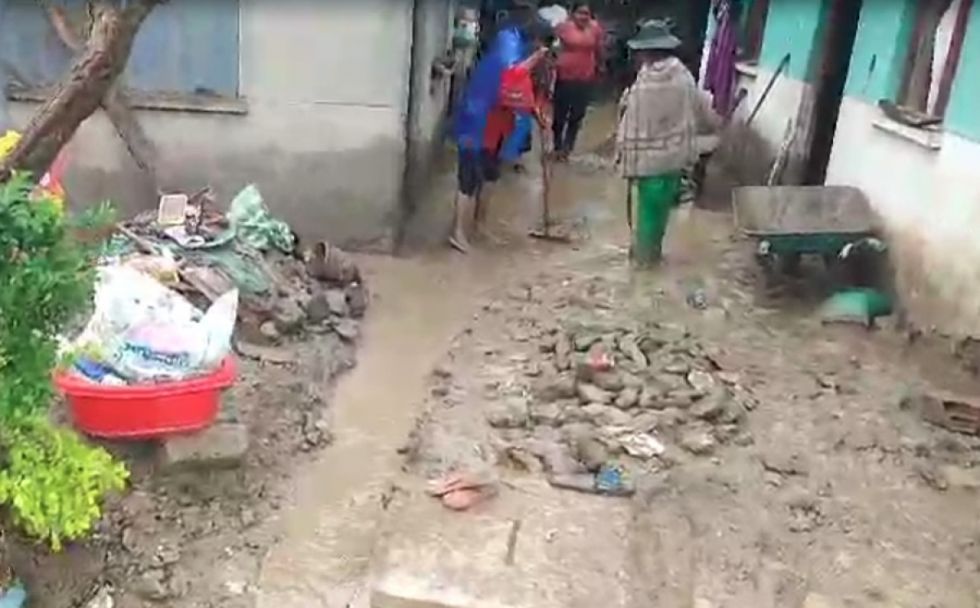 Caranavi: Un colegio y 50 viviendas quedan inundadas