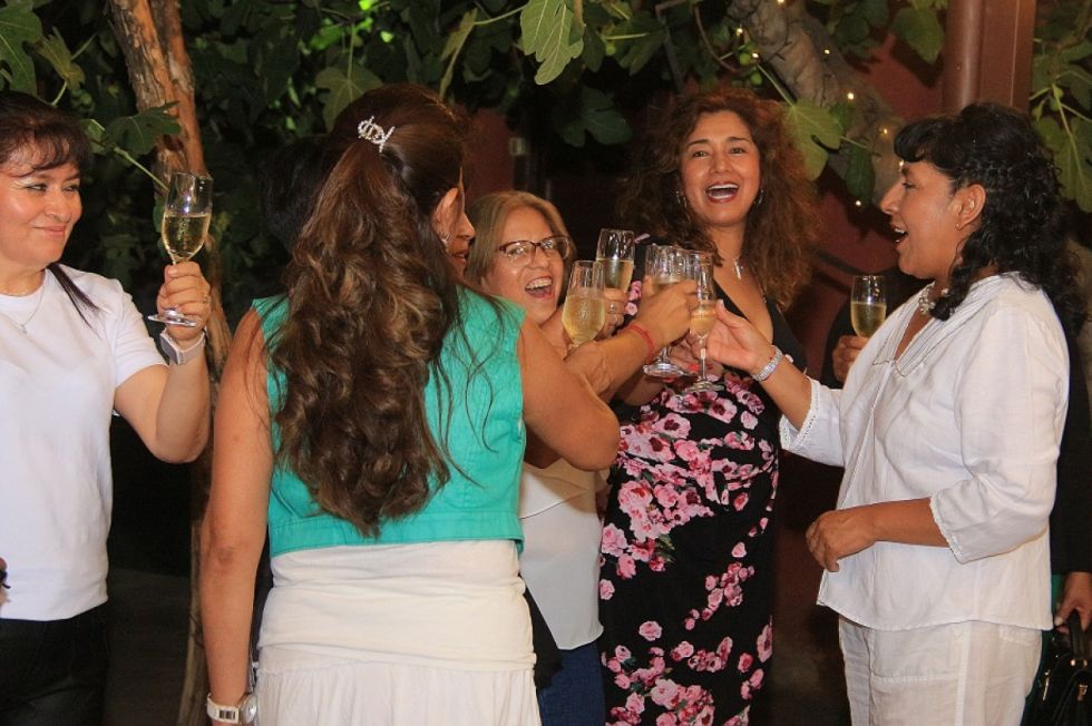 La alegría en el brindis. 