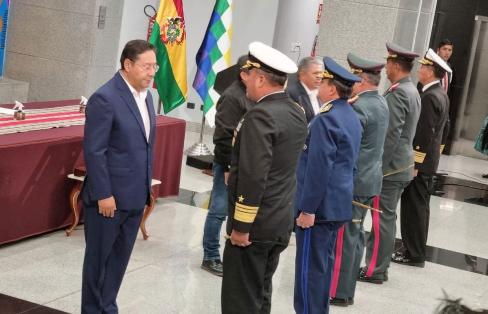 Vicealmirante Gonzalo Vigabriel es el nuevo Comandante de las FFAA