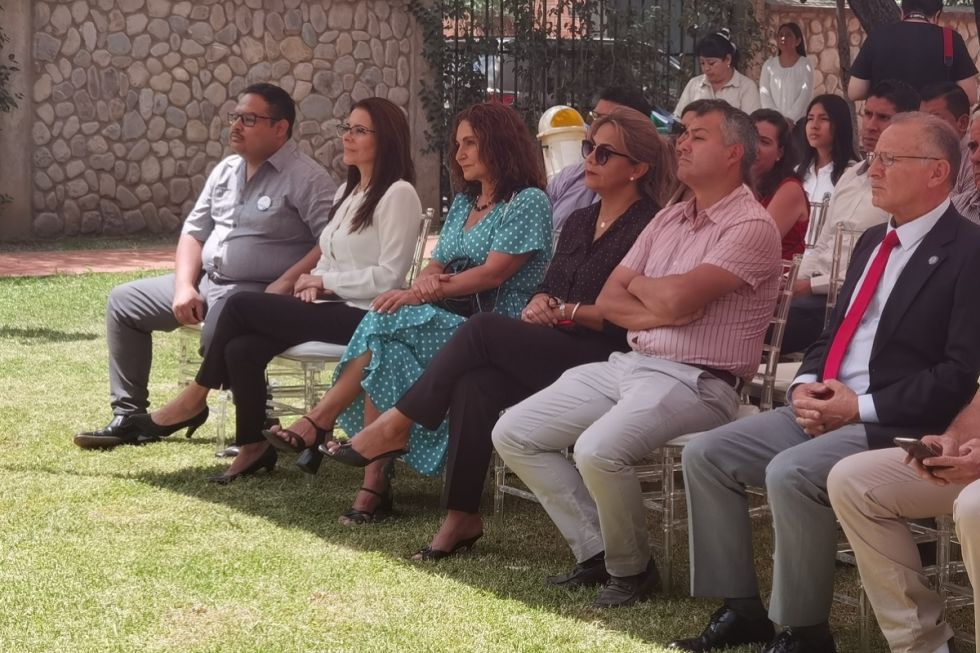 Distinguidas personalidades presentes en la inauguración. 