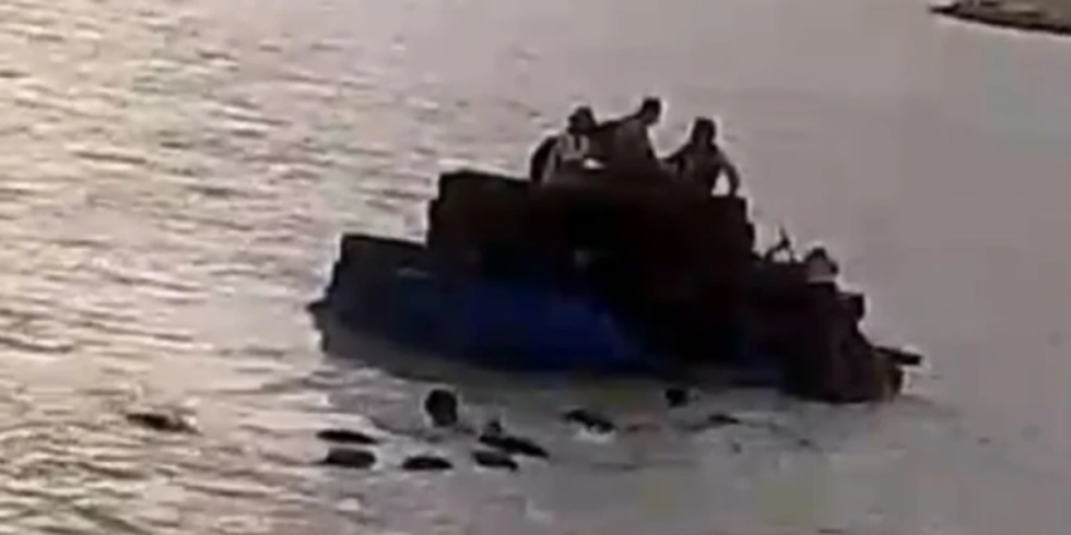 Tres hombres caen al río Bermejo cuando cruzaban en un gomón lleno de neumáticos (Video)
