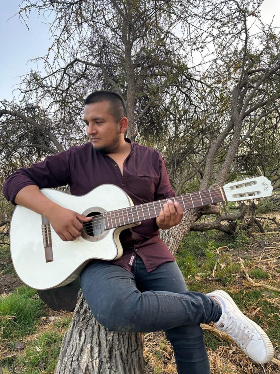 Paúl Tapia: “Quiero alegrar al público con mis canciones”