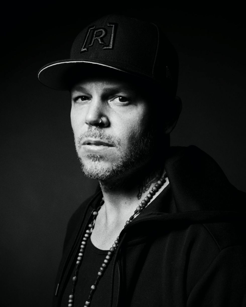 Residente narra su vida en “Ron En El Piso”