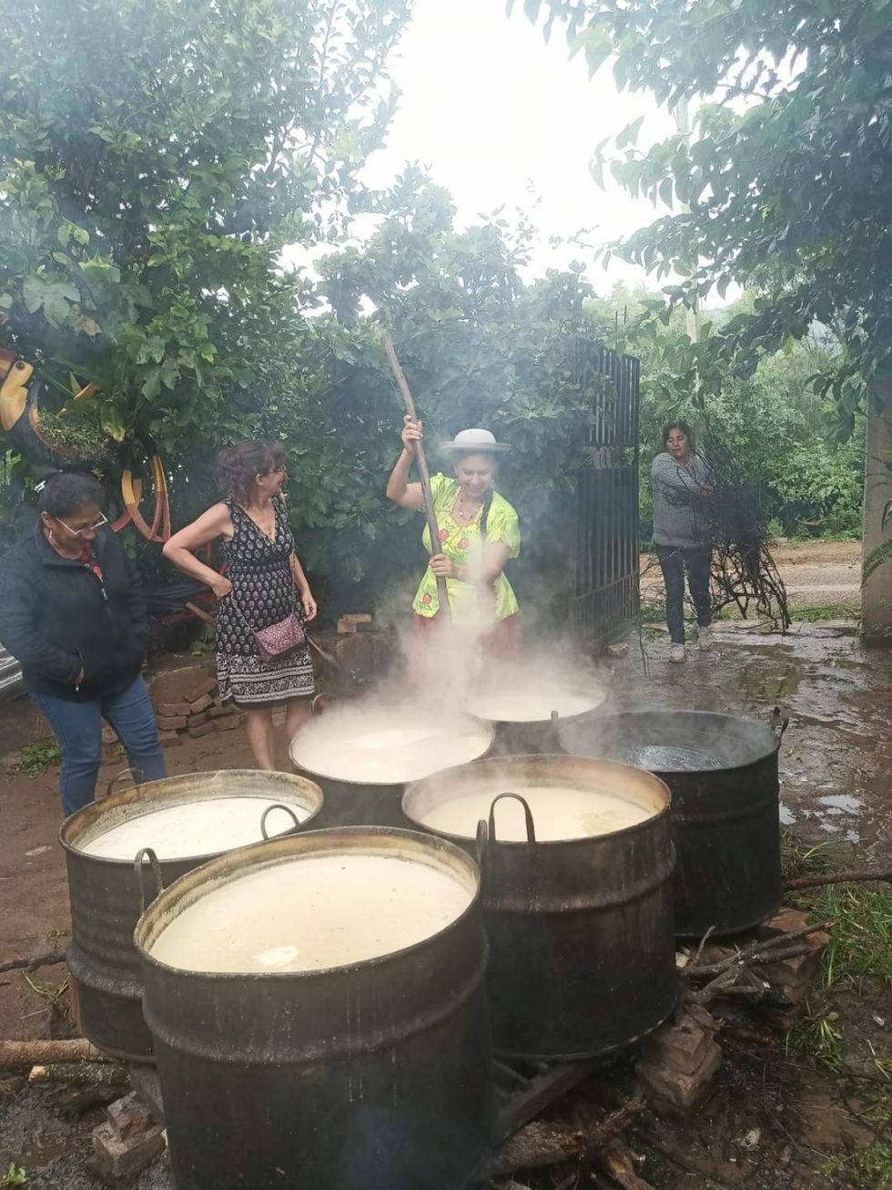 Comunidades de Tarija preparan con entusiasmo la chicha para el carnaval